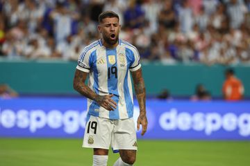 Benfica: Otamendi agradece a Rui Costa