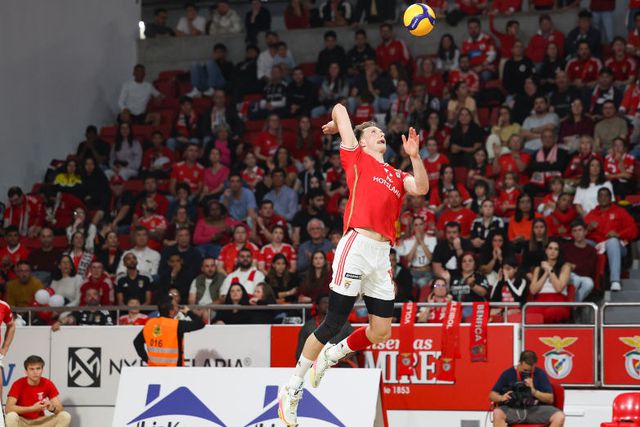 Pearson Eshenko renova com Benfica