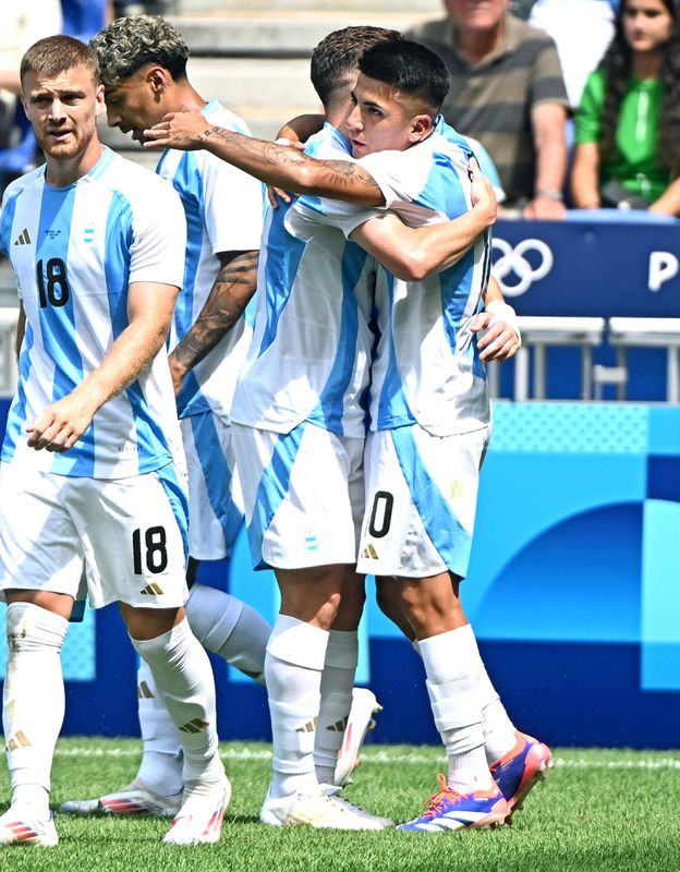 Argentina sofre mas soma mesmo primeira vitória diante do Iraque