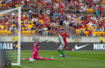 Liverpool vence particular com o Bétis na estreia de Arne Slot