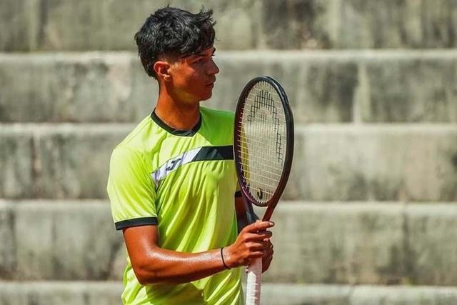 Tiago Pereira nas meias-finais do Challenger de Sófia