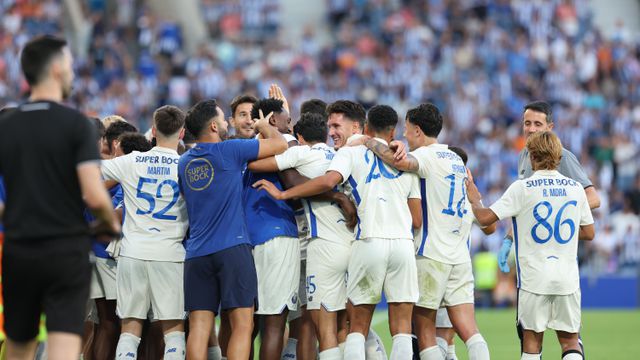 Jogadores do FC Porto a celebrar o golo da vitória