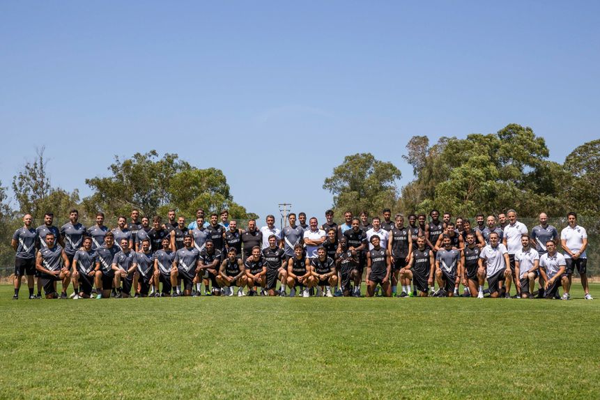 Plantel do Vitória de Guimarães para a época 2025/26 (Foto: @VitoriaSC1922)