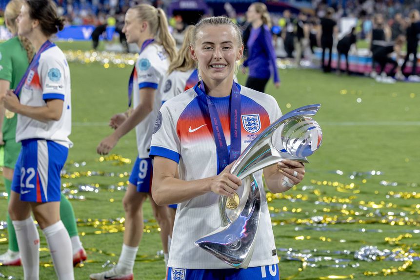 Chloe Kelly marcou penálti decisivo que valeu a revalidação do título europeu à Inglaterra