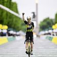 Van Aert vence na passadeira vermelha de Paris para Pogacar