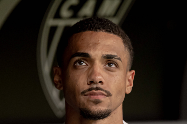 Rômulo no banco de suplentes do Atlético Mineiro