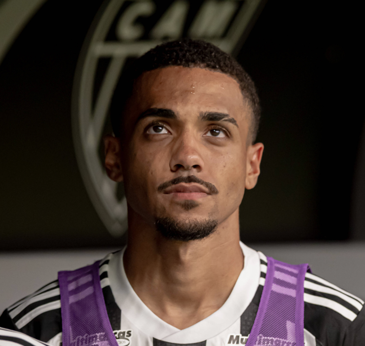 Rômulo no banco de suplentes do Atlético Mineiro