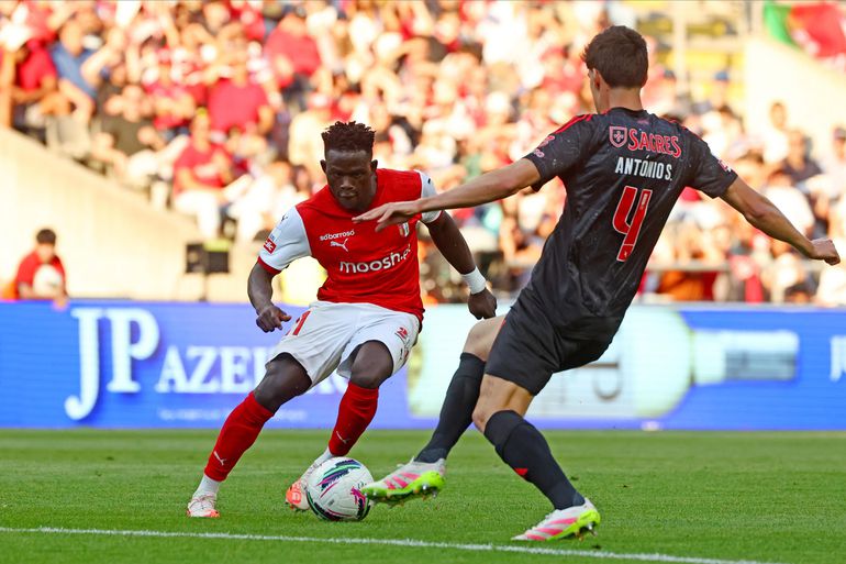 Mercado: Benfica bate à porta de Roger, mas assusta-se com o preço