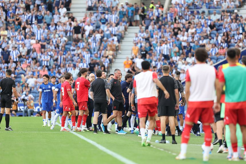 Primeira parte quentinha entre FC Porto e Twente (Catarina Morais)