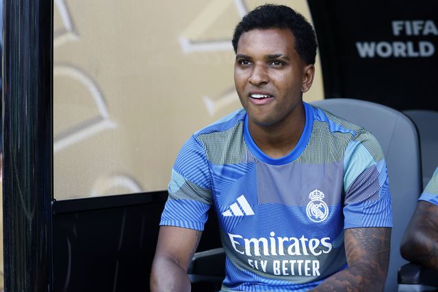 Rodrygo no banco de suplentes do Real Madrid no Mundial de Clubes
