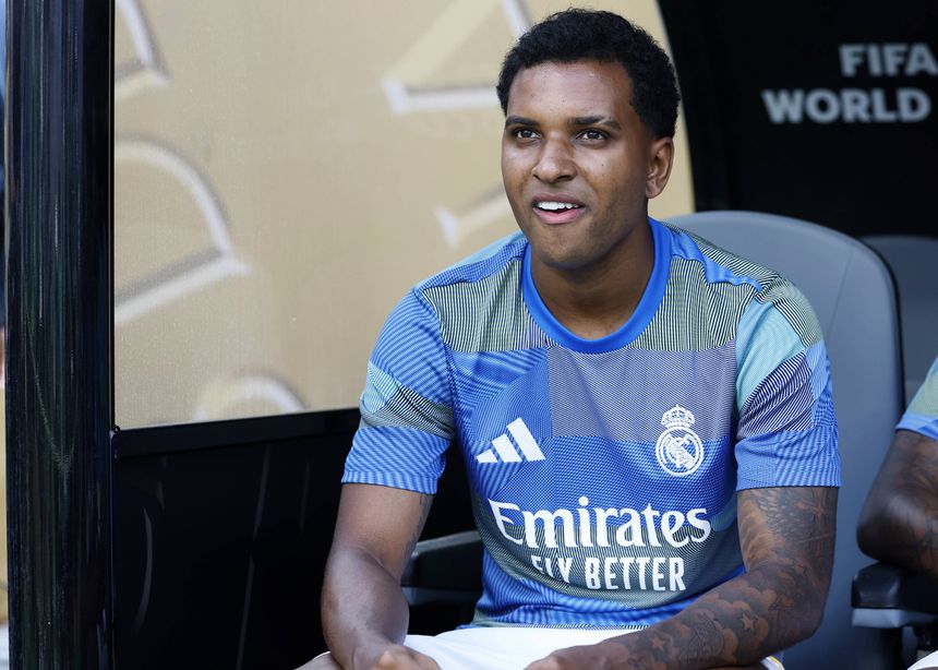 Rodrygo no banco de suplentes do Real Madrid no Mundial de Clubes