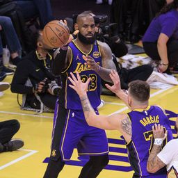 James poderá fazer última época nos Lakers