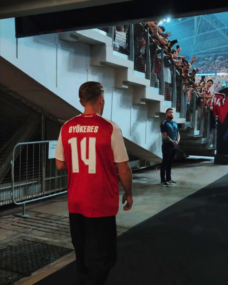 Gyokeres ovacionado na primeira aparição como jogador do Arsenal
