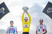 Evenepoel, Pogacar e Isac del Toro, o pódio da classificação geral do Tour 2026. IMAGO