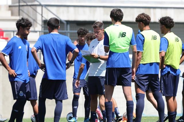 Sub-16 dos dragões também já trabalham - Foto: FC PORTO