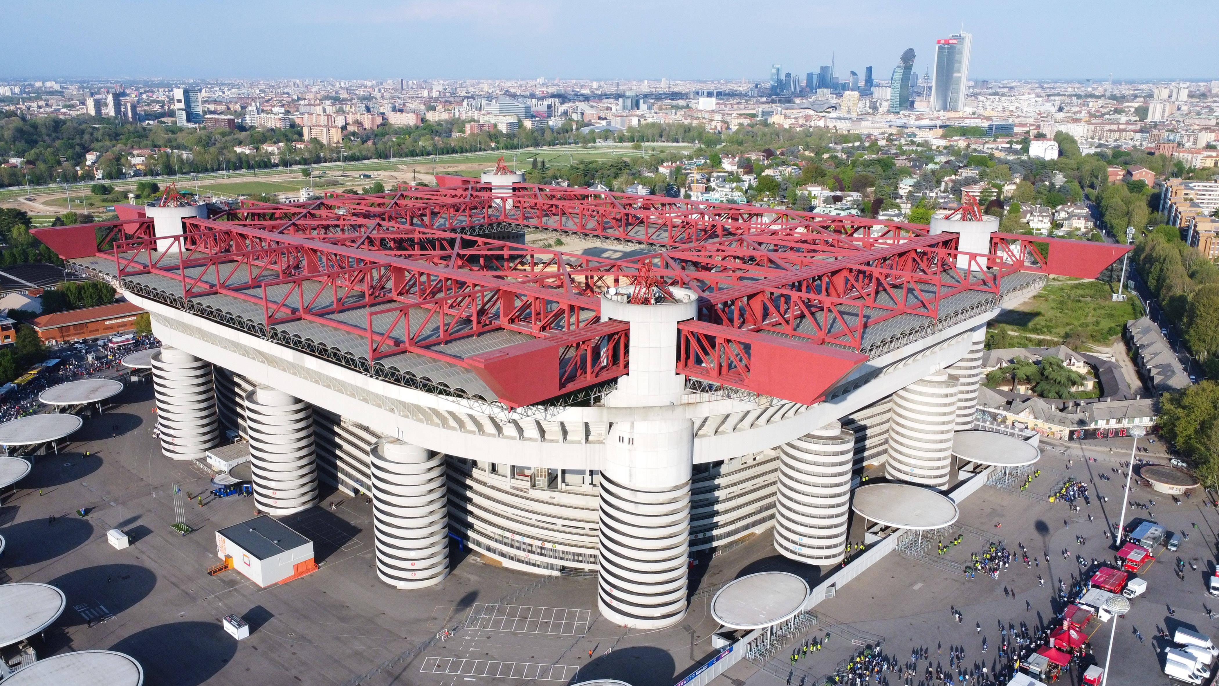 Estádio San Siro, Milan/Inter: longe da tecnologia atual, as 11 colunas massivas que suportam um recinto massivo fazem deste um dos estádios mais icónicos do mundo (IMAGO)