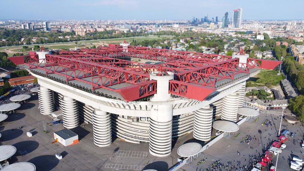 Estádio San Siro, Milan/Inter: longe da tecnologia atual, as 11 colunas massivas que suportam um recinto massivo fazem deste um dos estádios mais icónicos do mundo (IMAGO)