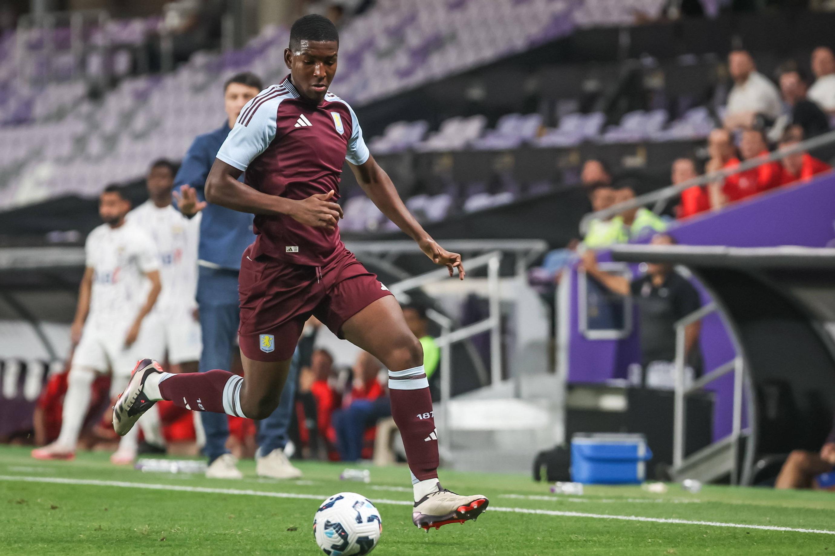 Yeimar Mosquera, defesa colombiano de 21 anos, chega proveniente do Aston Villa - Foto: IMAGO