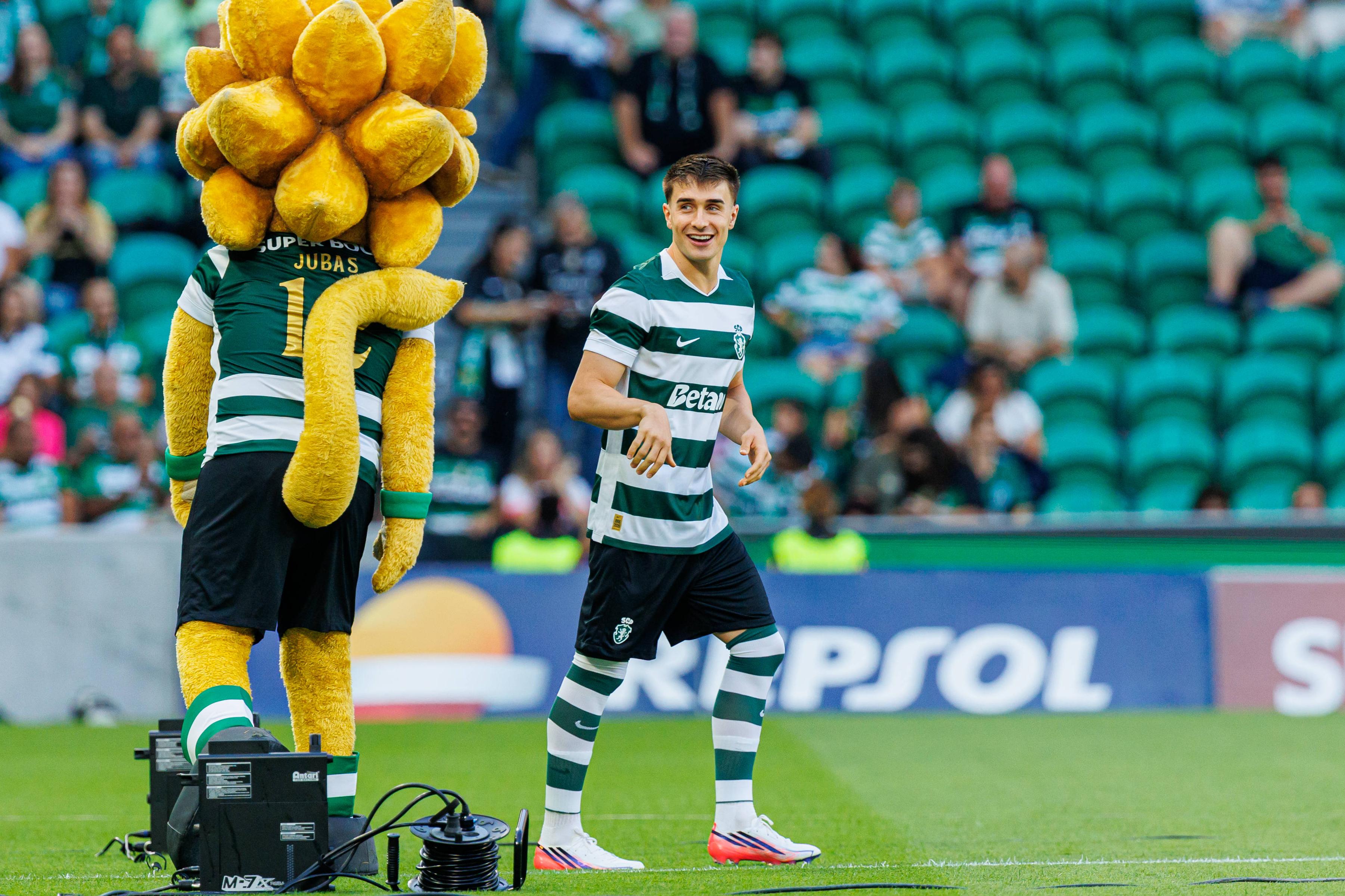 Fresneda será adaptado na esquerda para o jogo com o Estrela da Amadora - Foto: IMAGO