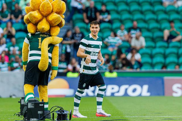 Fresneda será adaptado na esquerda para o jogo com o Estrela da Amadora - Foto: IMAGO