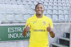 Paços recorre à Patrulha Pata para apresentar... Emerson Pata