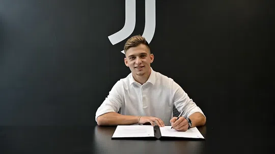 Oficial: Francisco Conceição na Juventus