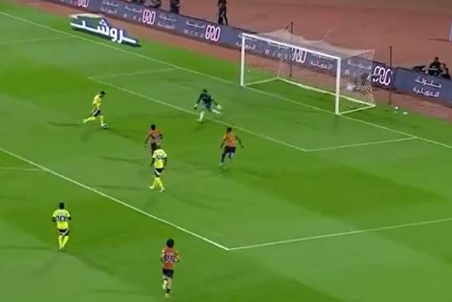 VÍDEO: a forma inacreditável como Ronaldo falhou o golo 900 da carreira