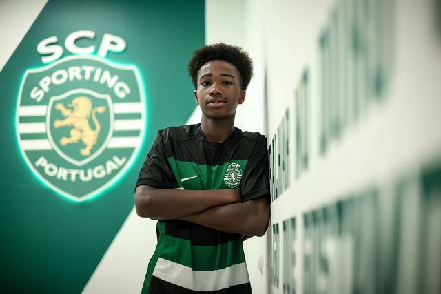 Sporting assina com central