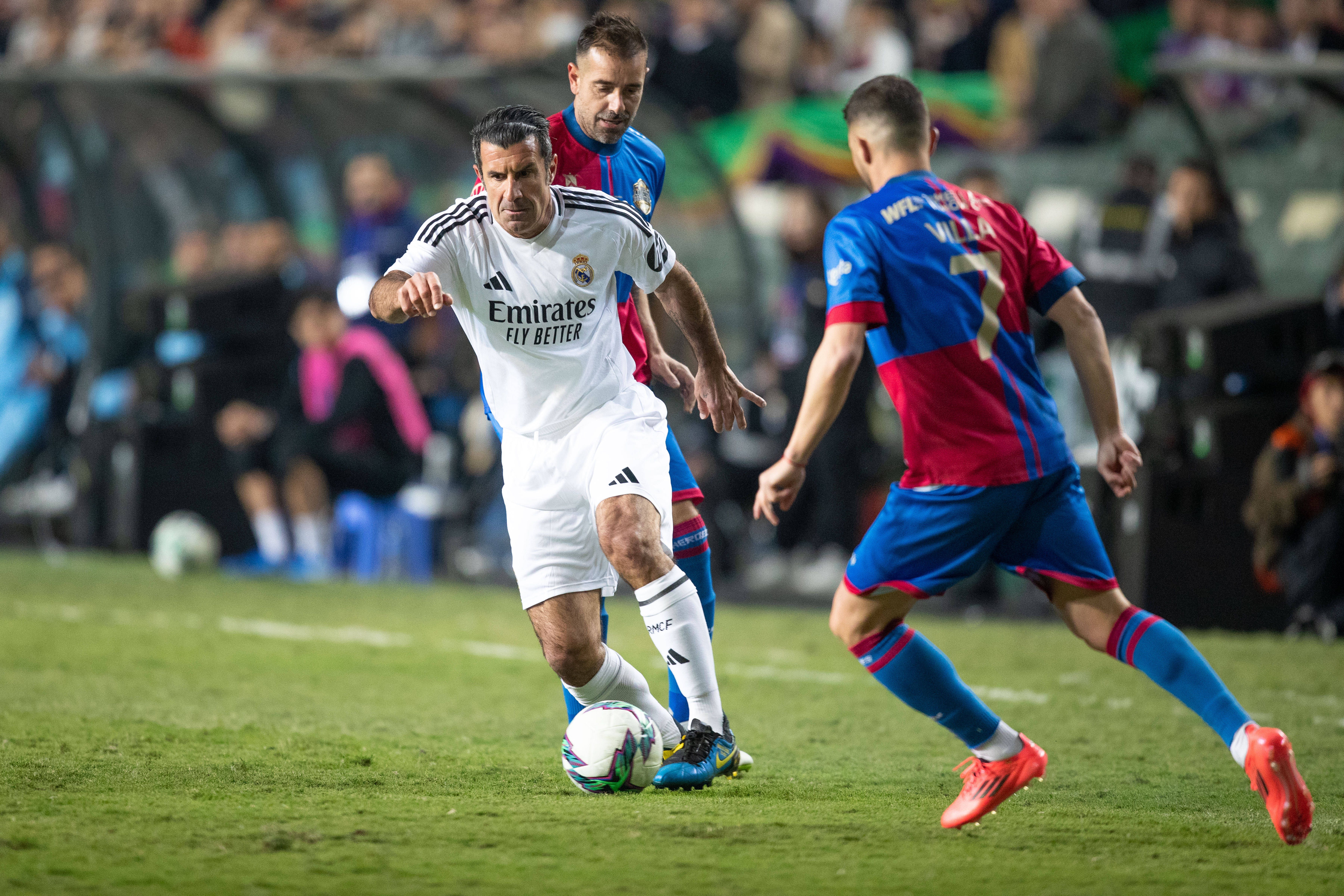 Luís Figo num jogo de lendas entre o Real Madrid e o Barcelona Foto: IMAGO