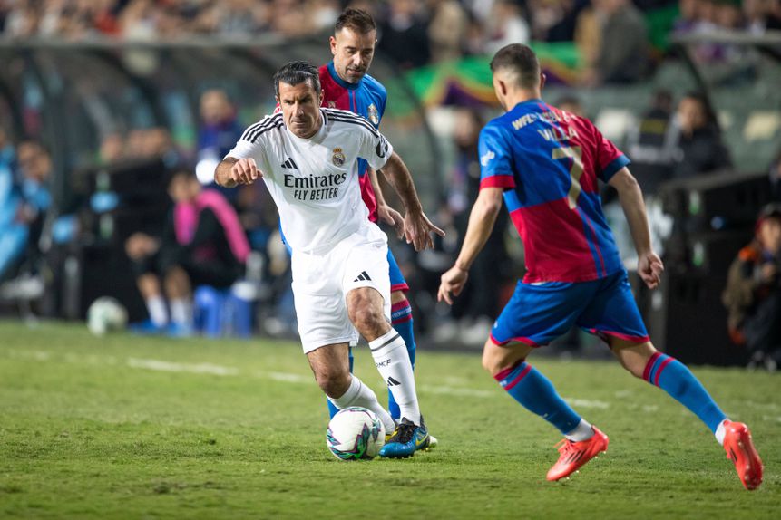 Luís Figo num jogo de lendas entre o Real Madrid e o Barcelona Foto: IMAGO