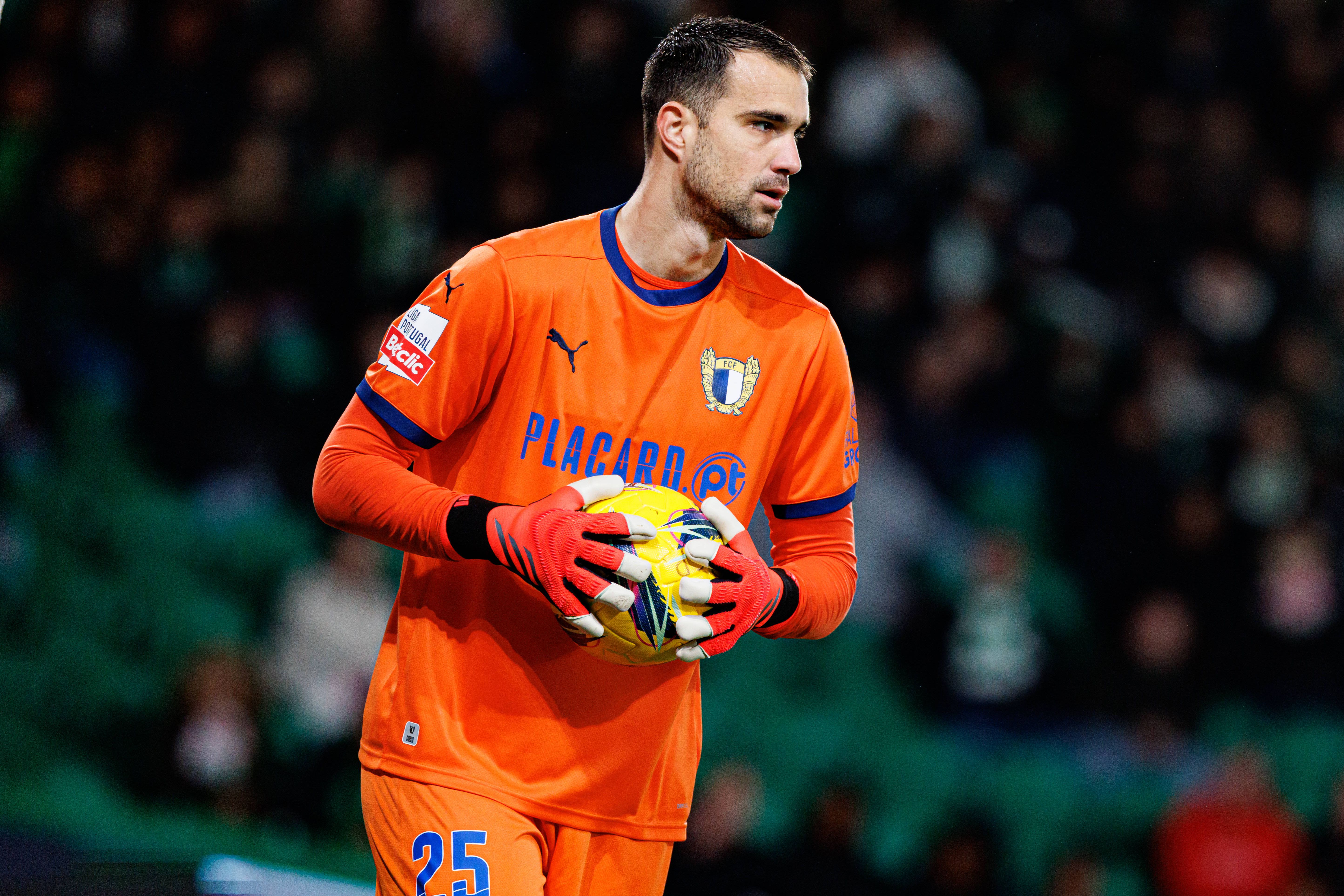 Lazar Carevic, guarda-redes do Famalicão - Foto: IMAGO