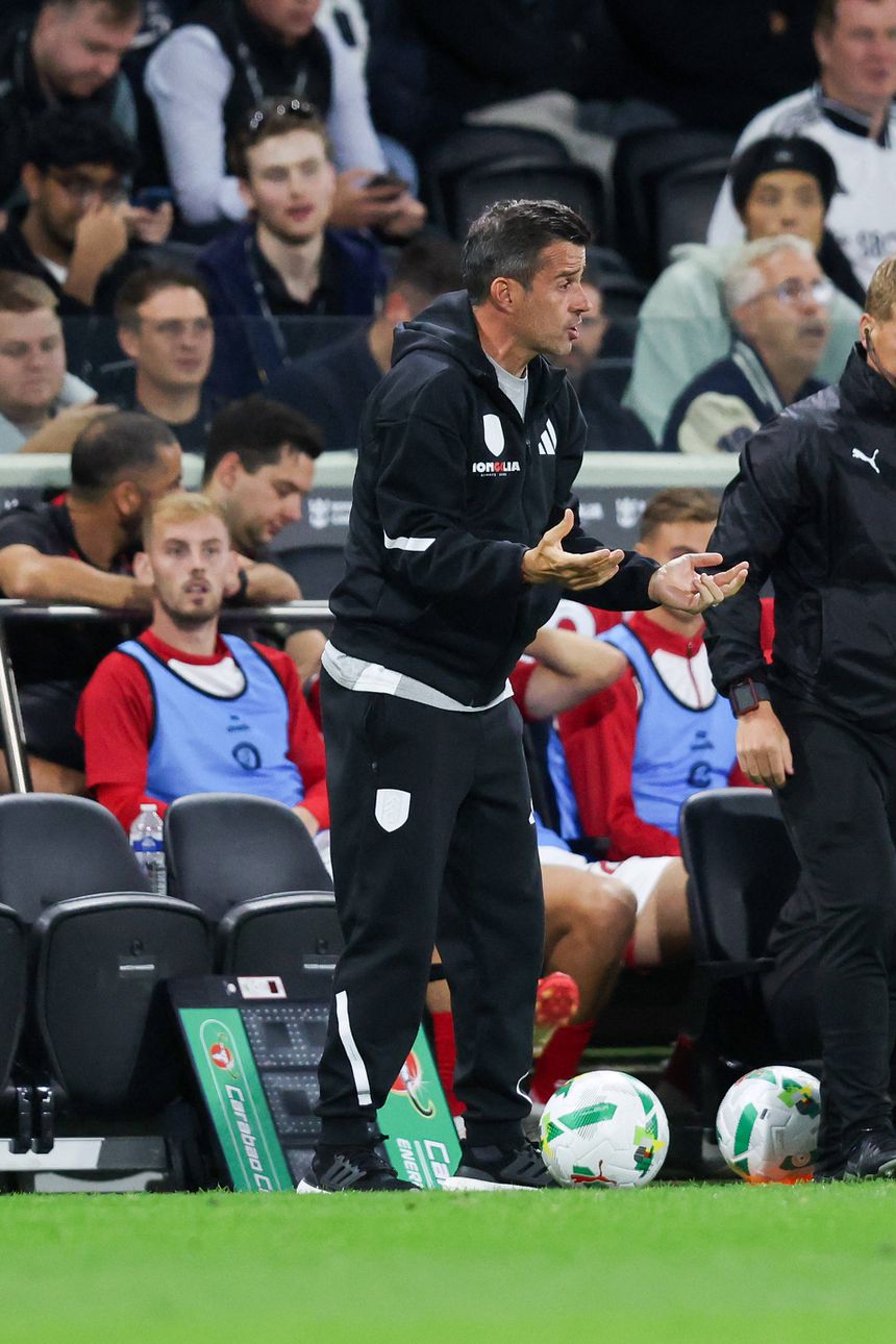 Marco Silva no banco do Fulham Foto: IMAGO