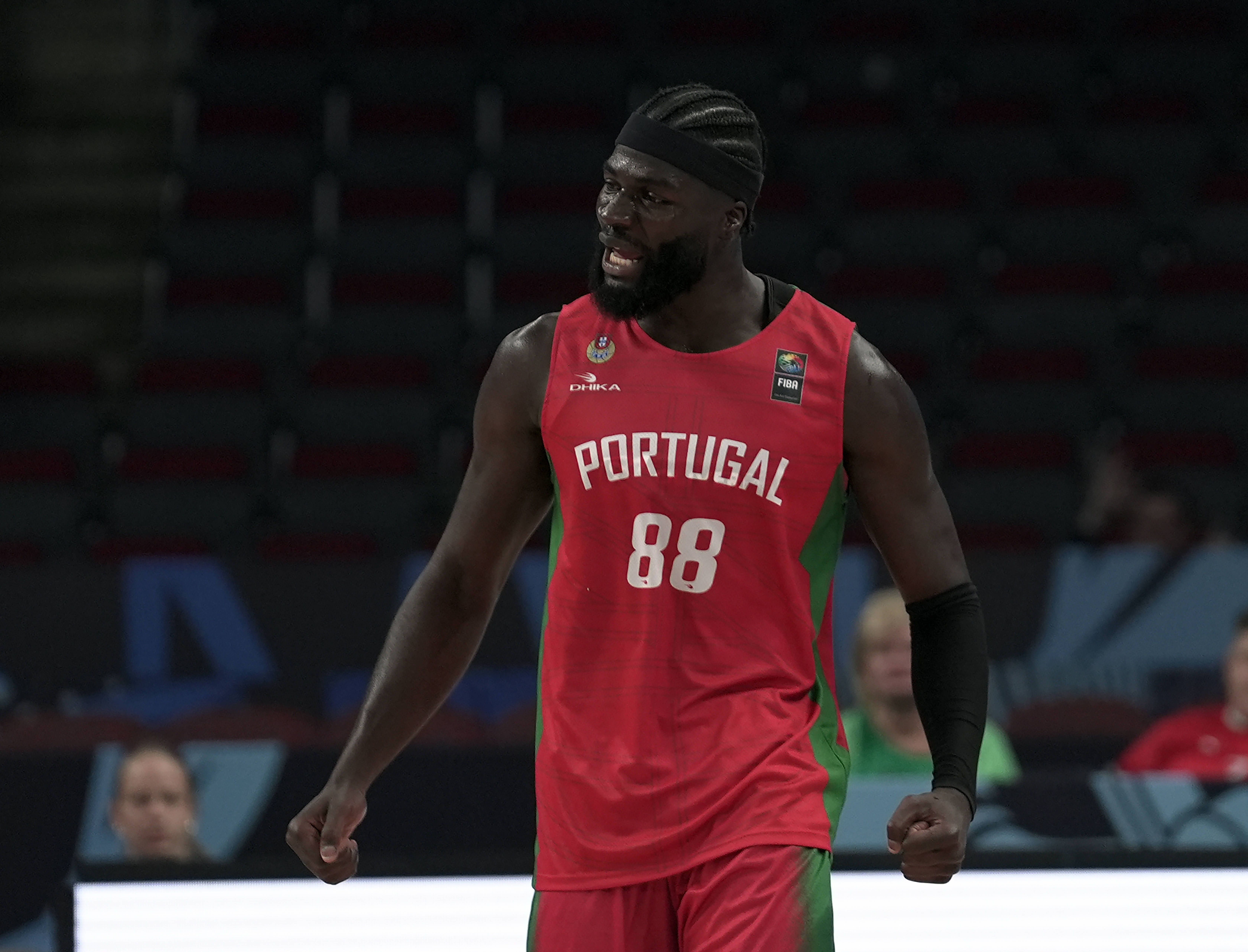 Neemias Queta durante o Portugal-Chéquia no EuroBasket