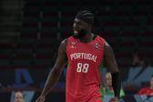 Neemias Queta durante o Portugal-Chéquia no EuroBasket