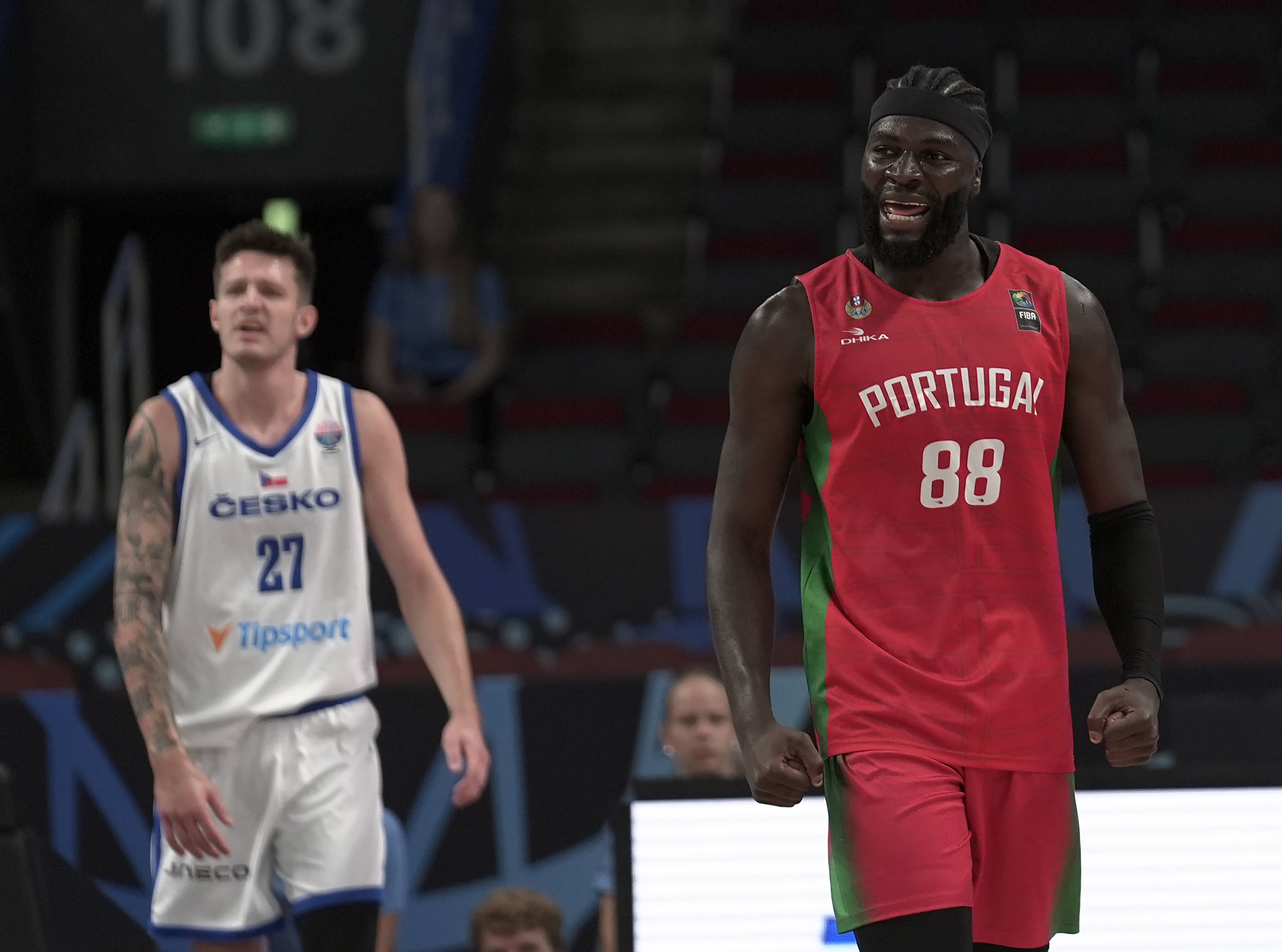 Neemias Queta durante o Portugal-Chéquia no EuroBasket