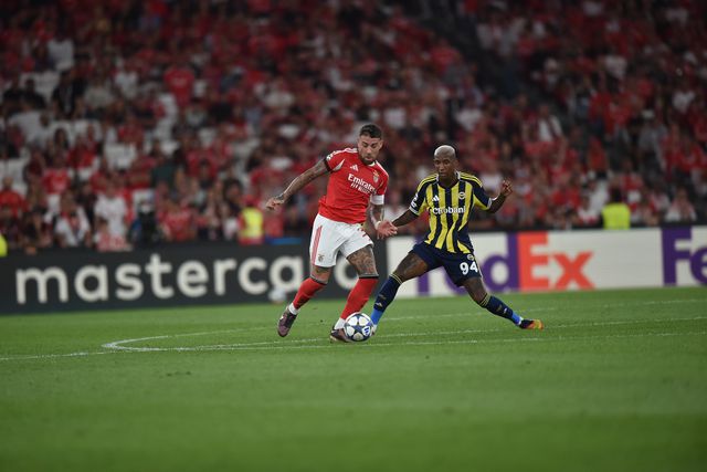 Talisca viu o cartão vermelho frente ao Benfica (Foto: Miguel Nunes)