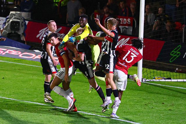 VÍDEO: 'Frango' de Onana volta a colocar Amorim em problemas