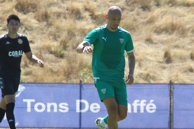 Experiente centrocampista dos auriverdes ainda trabalha com limitações (Foto: CD Tondela)