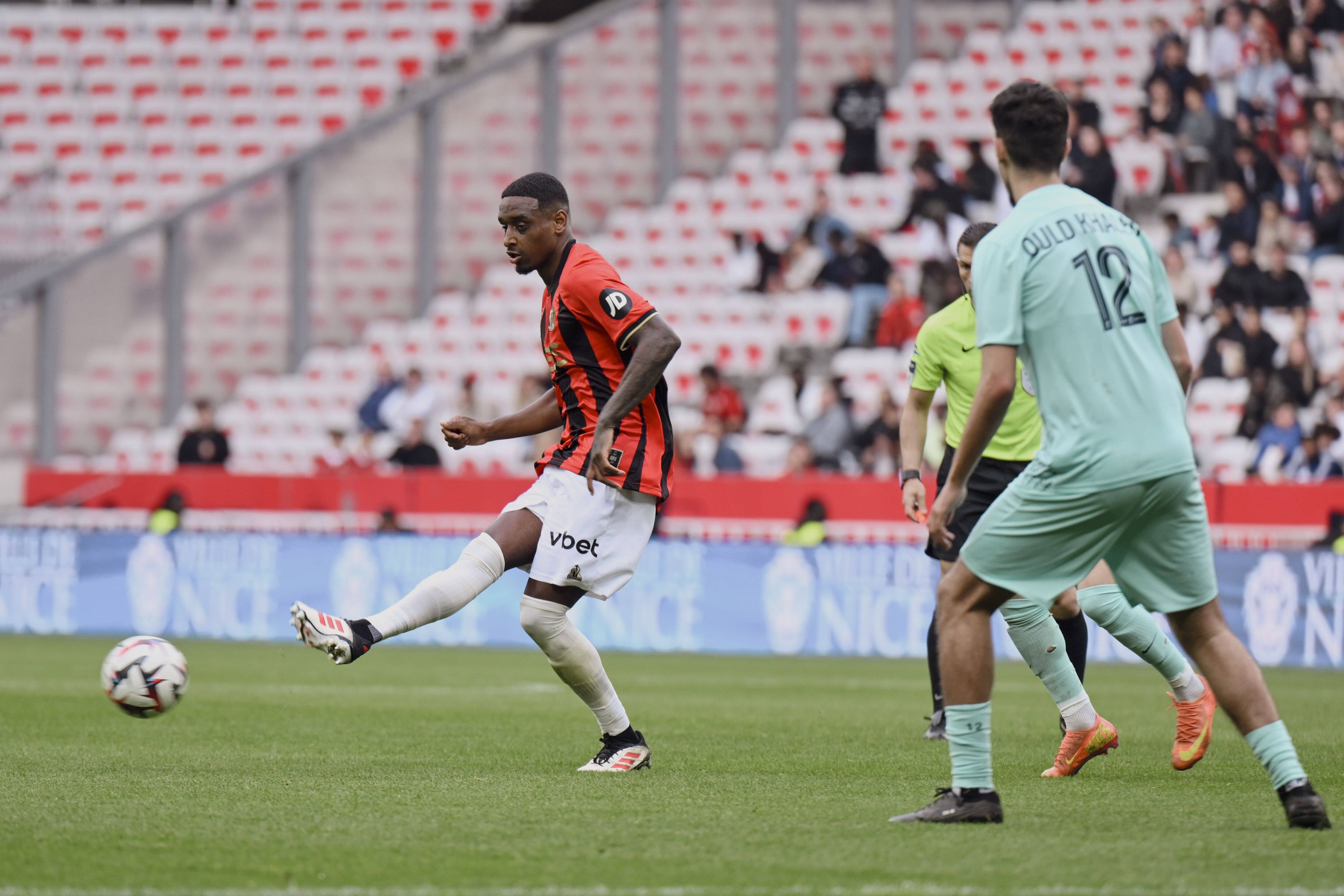 Pablo Rosario em ação diante do Angers