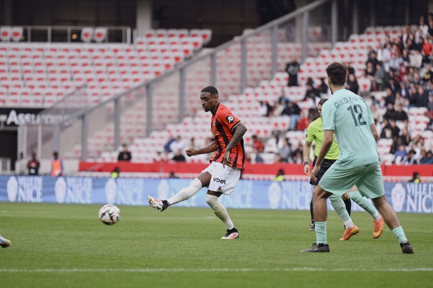 Pablo Rosario em ação diante do Angers