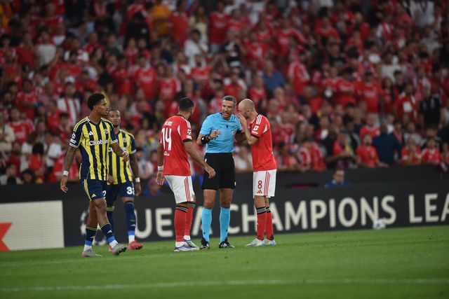 Vote no MELHOR EM CAMPO do Benfica-Fenerbahçe