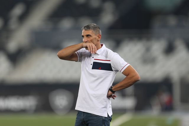 Juan Pablo Vojvoda  foi apresentado como treinador do Santos (IMAGO)