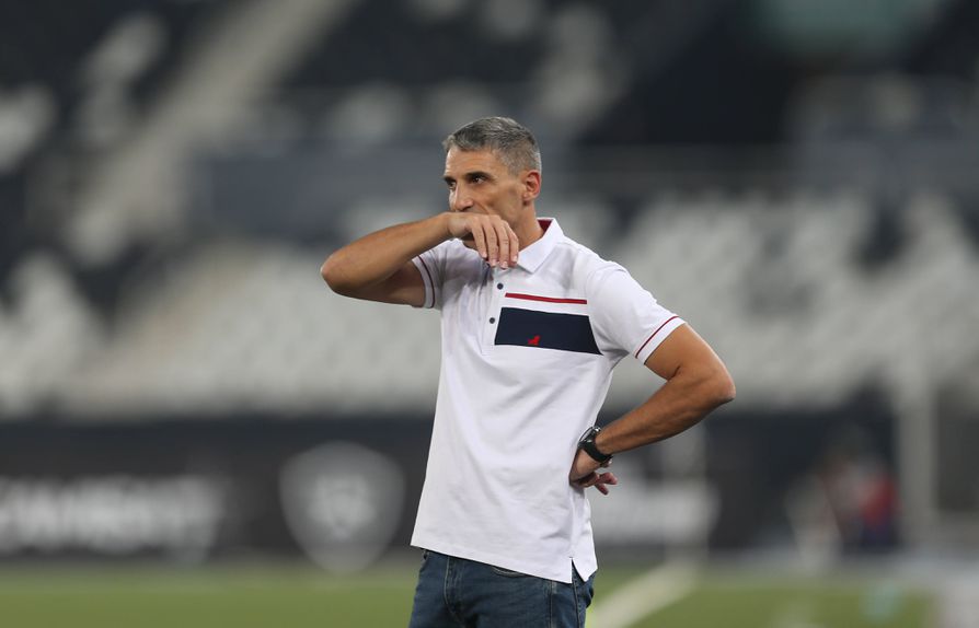 Juan Pablo Vojvoda  foi apresentado como treinador do Santos (IMAGO)