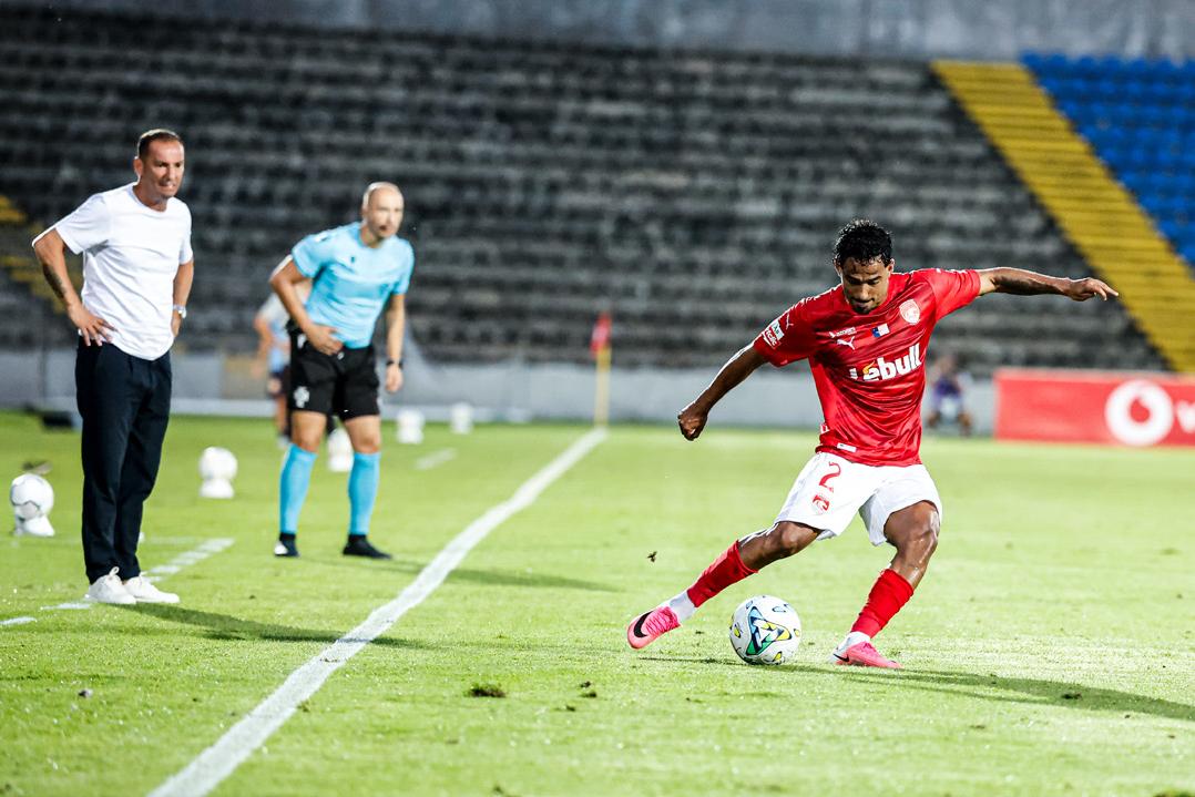 Diogo Calila é centenário no Santa Clara. -Foto: SANTA CLARA