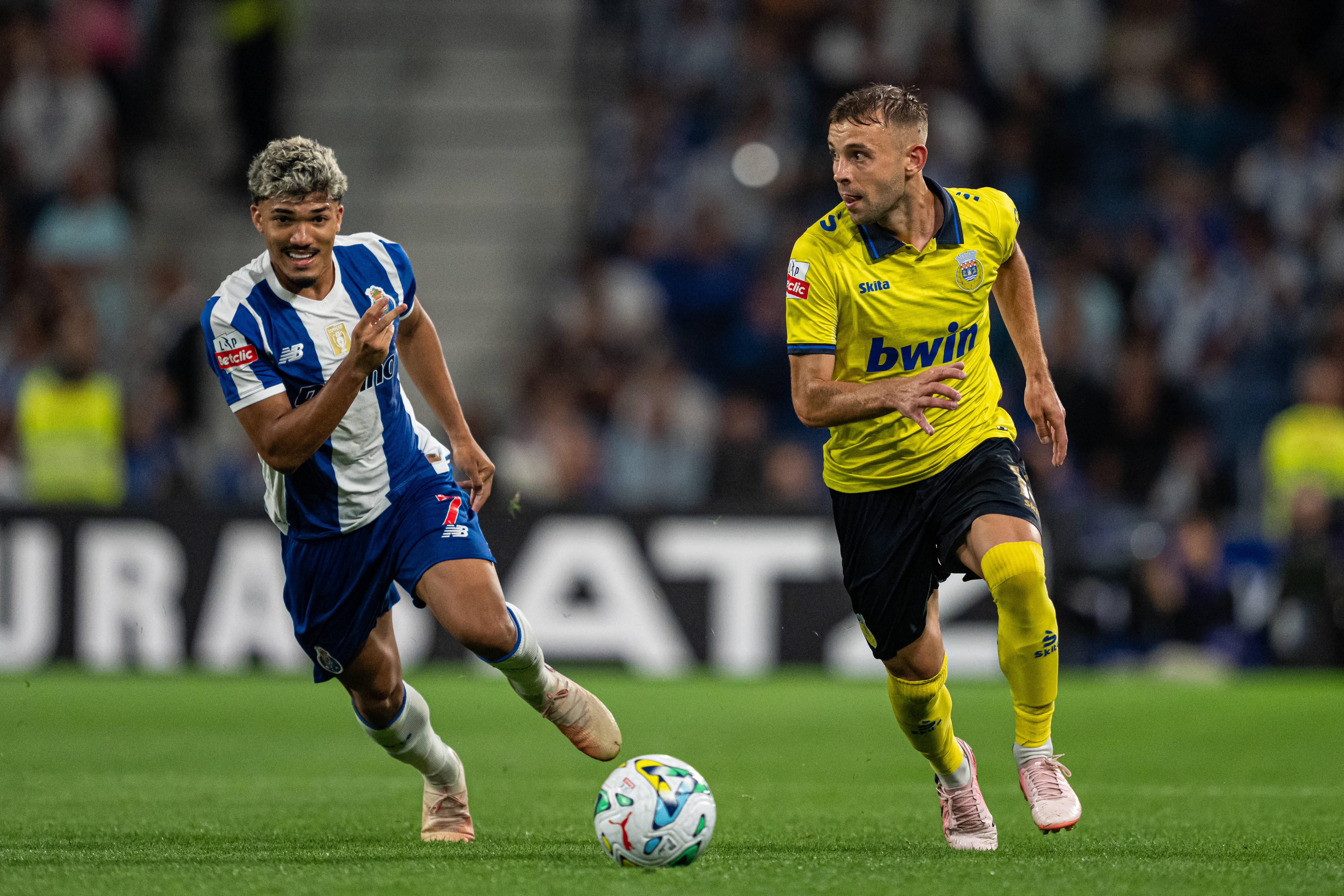 Orest Lebedenko trocou o Vitória de Guimarães pelo Arouca e já se afirmou do lado esquerdo da defesa dos lobos da Serra da Freita