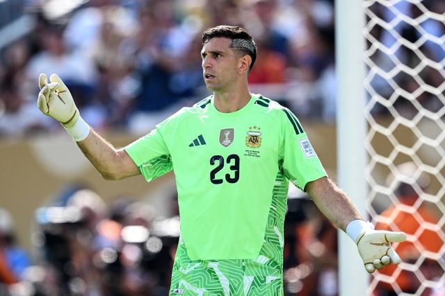 Mercado: Chelsea chega a acordo com o Aston Villa por Emiliano Martínez