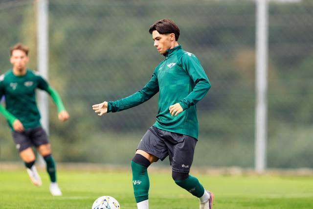 Tiago Andrade, que trocou o FC Porto pelo Moreirense, já trabalha com os novos companheiros, no Minho — Foto: Moreirense