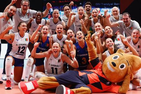 A festa da Seleção Nacional em Baku após derrotar a Roménia    Fotografia CEV