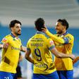 Pizzi (à esquerda) jogou com João Carvalho (ao centro) no Estoril e no Benfica e não poupa elogios ao capitão dos canarinhos
