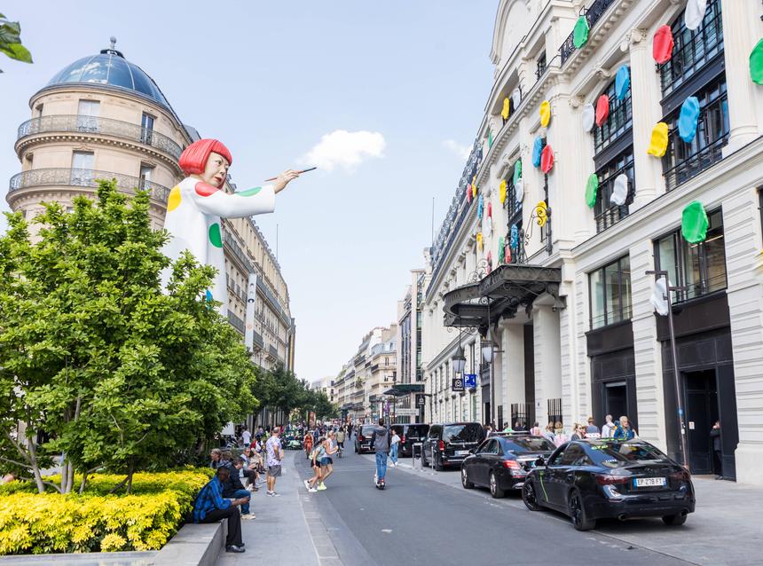 Instalação de Yayoi Kusama em Paris